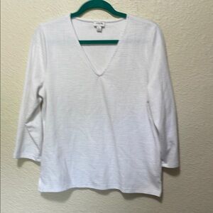 J. Crew Women's White Textured V-Neck Tee Shirt. Very Good Condition. Size L.